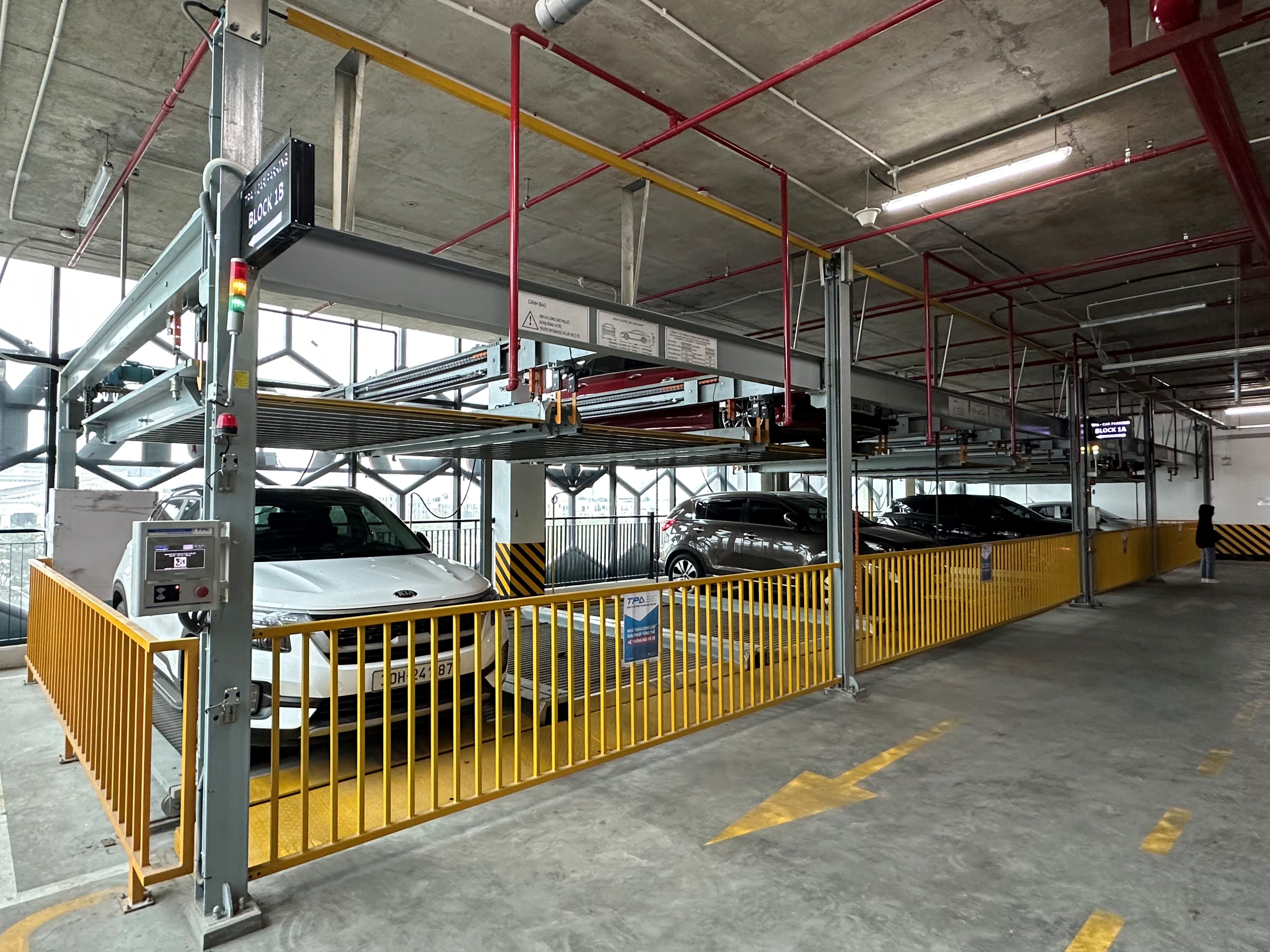 Hệ thống đỗ xe thông minh kiểu xếp hình (Puzzle Parking)